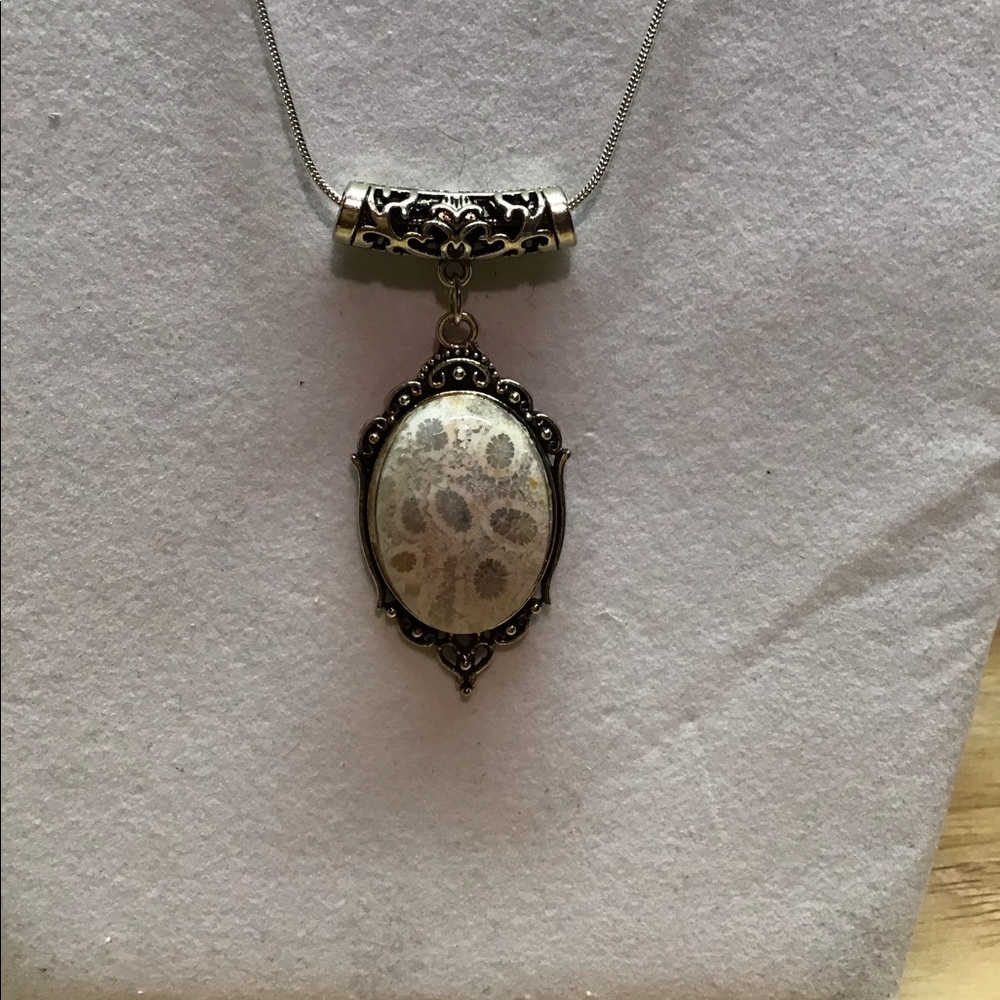 Woman’s necklace